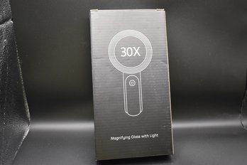 Lighted 30X Magnifying Glass Brand New