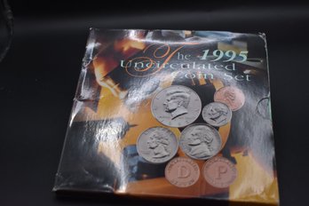 1995 US Mint Uncirculated Coin Set Denver And Philadelphia