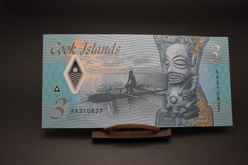 Cook Islands 3 Dollar Shark Note Uncirculated