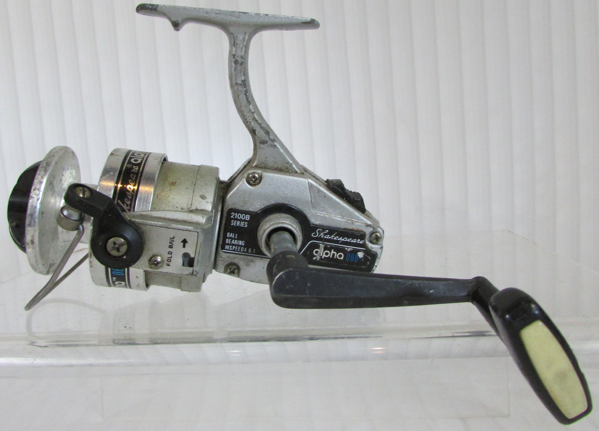 Vintage SHAKESPEARE Brand, Ball Bearing FISHING REEL, Alpha 060 Model,  2100B Series #15179 | Auctionninja.com