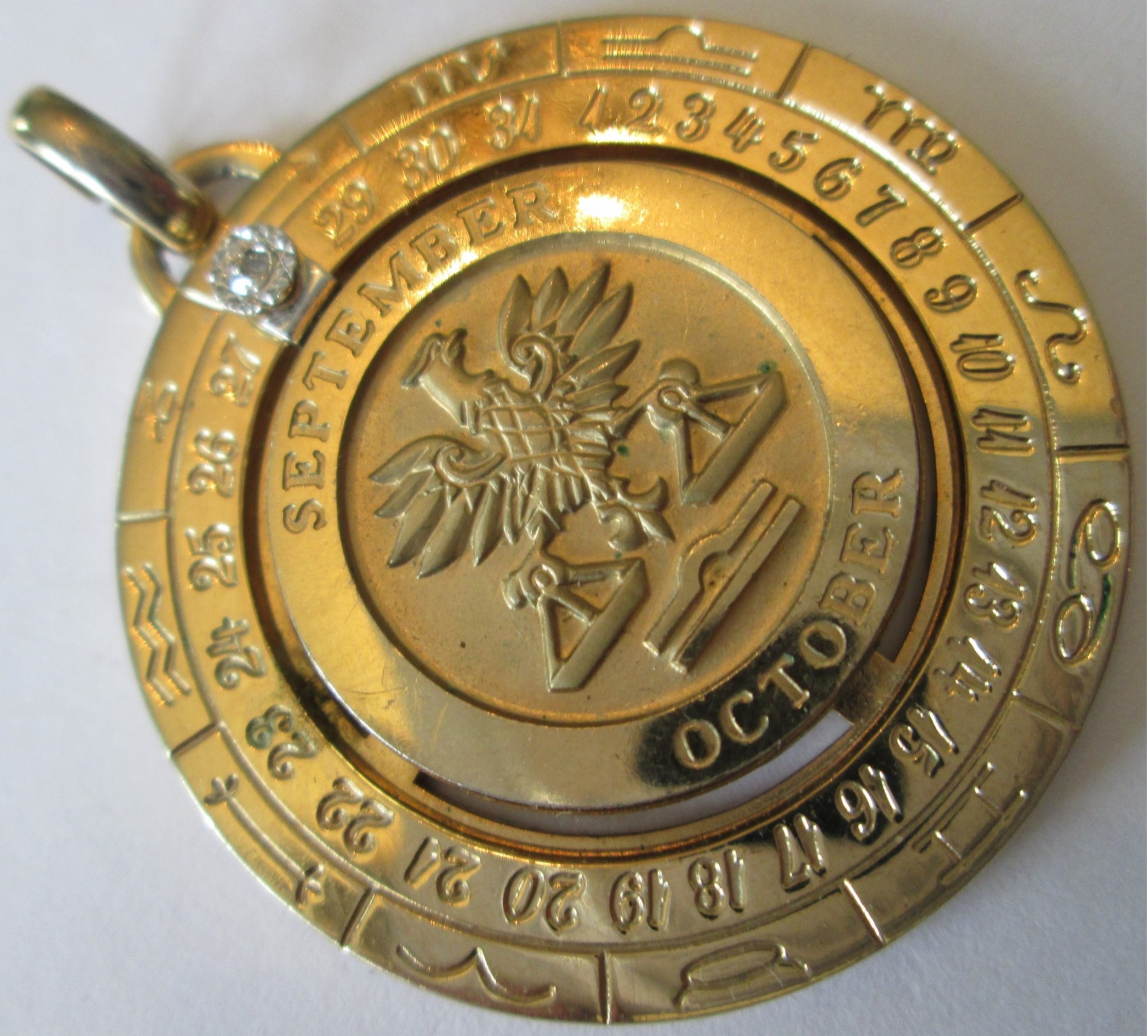 希少！Pierre Cardin LIBRAヴィンテージネックレスB103 Signed PIERRE CARDIN, Vintage Zodiac Pendant, Relief LIBRA Design