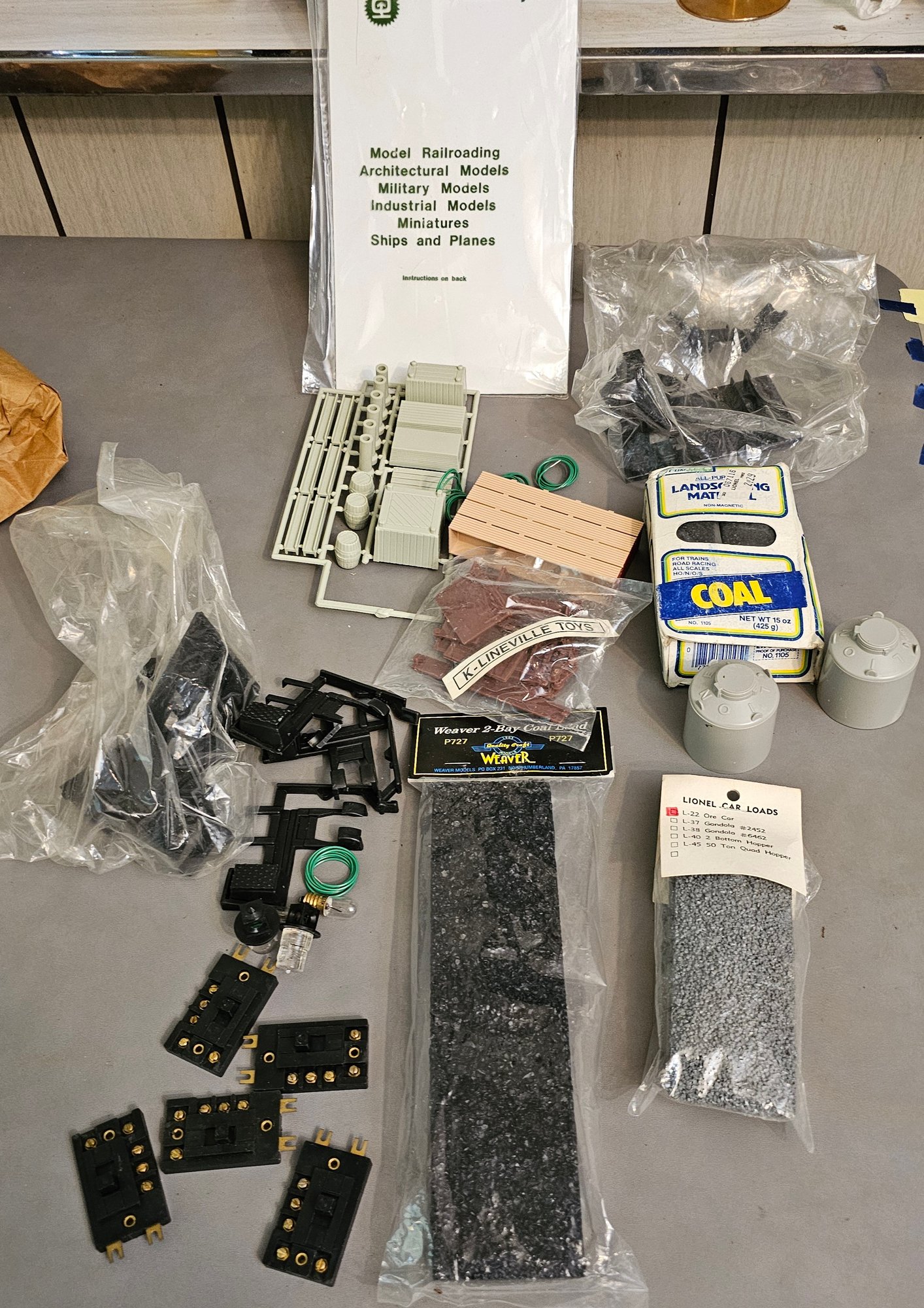 #487 - Train & Display Accessories #43477 | Auctionninja.com