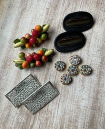 Miscellaneous Jewelry: Button Clips