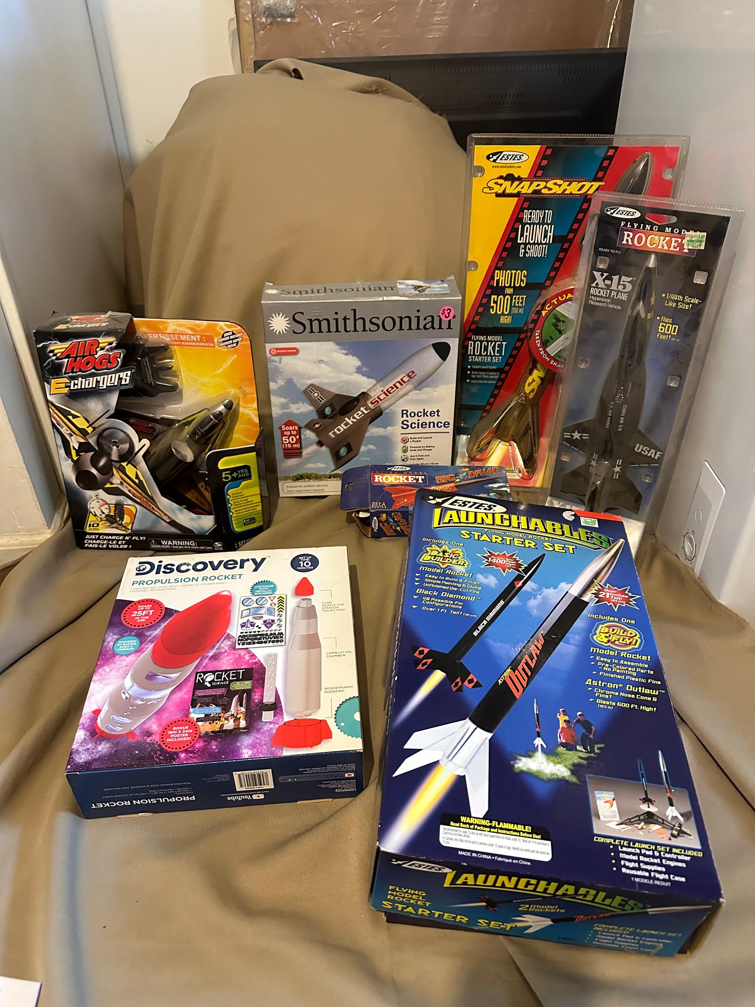 Hobby Rockets Lot Discovery Propulsion Rocket #2315 | Auctionninja.com