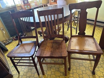 Dining Room Chair Lot Of Four Mixed Chairs