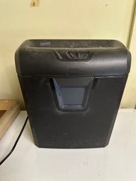 Staples Office Paper Shredder Black