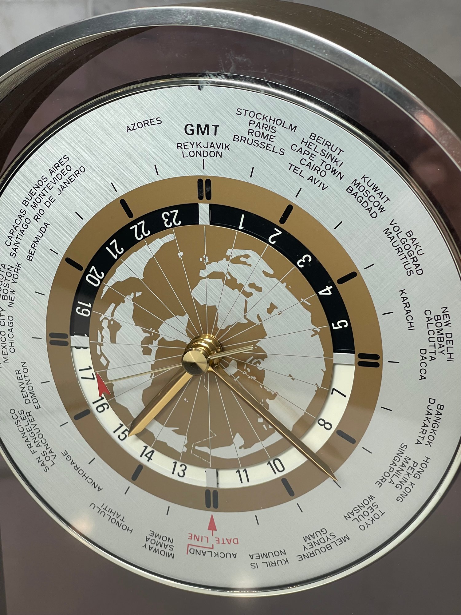 Vintage Verichron Quartz World Time Sweep Second Hand GMT Mantle Clock