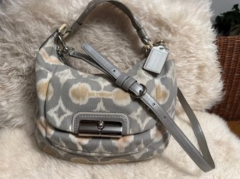 Very Stylish Coach Purse Cross Body Or Shoulder