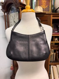Classic Coach Leather Purse With Cartouche No J 23-9295