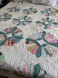 Vintage Dresden Plate Quilt With Scalloped Edged.  93 X 80