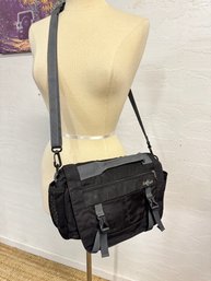 Fantastic Eagle Creek Versatile Cross Body Or Waist Pack For Easy Travel Or Hiking