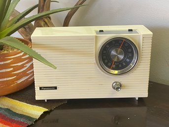 Mid Century Panasonic AM/FM Radio