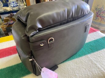 Comfy Kitty Arm Rest Carrier By Dotouud NWT