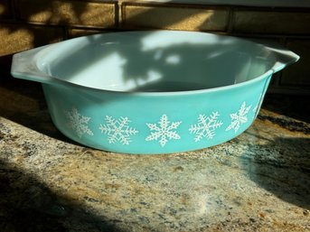 Pretty Blue Pyrex Snowflake Casserole 2 1/2 Quart Ready For Company
