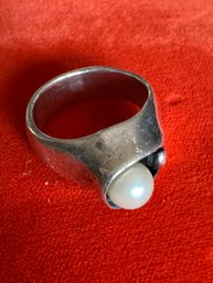 Stunning And Stylish Silver And Pearl Ring About 7.75