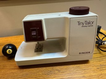 Sweet Little Singer Tiny Taylor Mending Machine Made In France