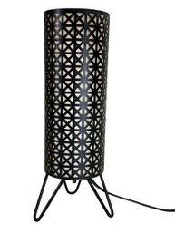 Mid Century Mesh Table Lamp With Hairpin Base