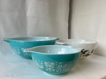 Pyrex Butterprint Turquoise And White Cinderella Bowl Set