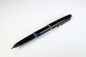 MONTBLANC MEISTERSTUCK NO. 32 IN BLACK & GOLD WITH 14K GOLD NIB SIZE F