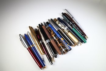 Lot Of 18 Pens, Pencils, Fountain Pens Sheaffer And Random Brands