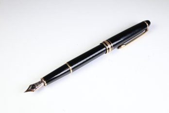Montblanc Meisterstuck 4810 Fountain Pen 14K NIB M Black Gold