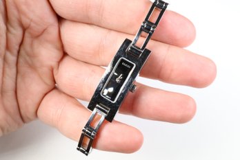 GUCCI Swiss Made Ladies Watch 3900L Silver Tone Black Dial 14mm