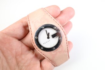 GUCCI 104 Quartz Pink Genuine Leather Strap Women's Watch