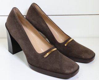 Gucci Brown Suede Block Heel Pumps Featuring A Square Toe And A Signature Engraved Gold Plaque Size 8