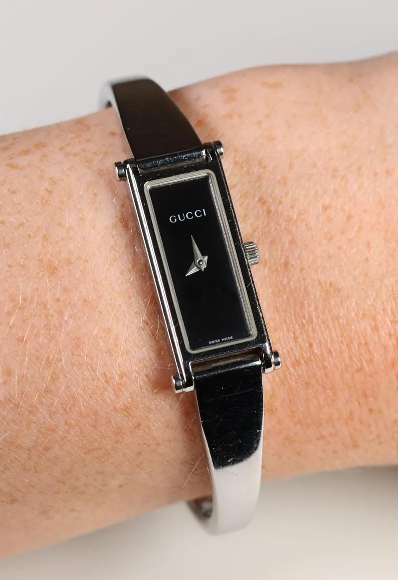 GUCCI Watch 1500L Stainless Steel Swiss Made Quartz Analog  display picture 2