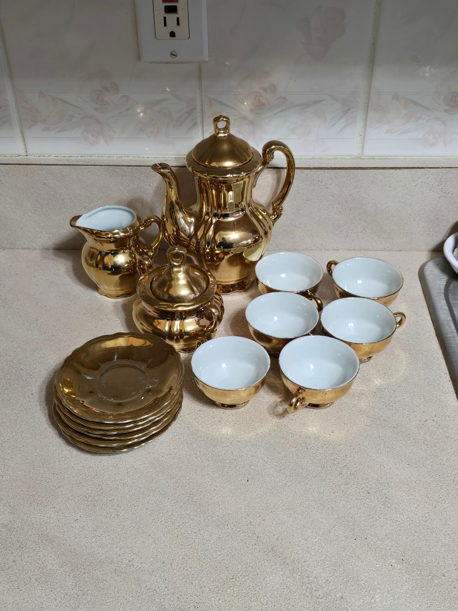15-piece Total Gilded Gold Porcelain Tea Set #78189 | Auctionninja.com