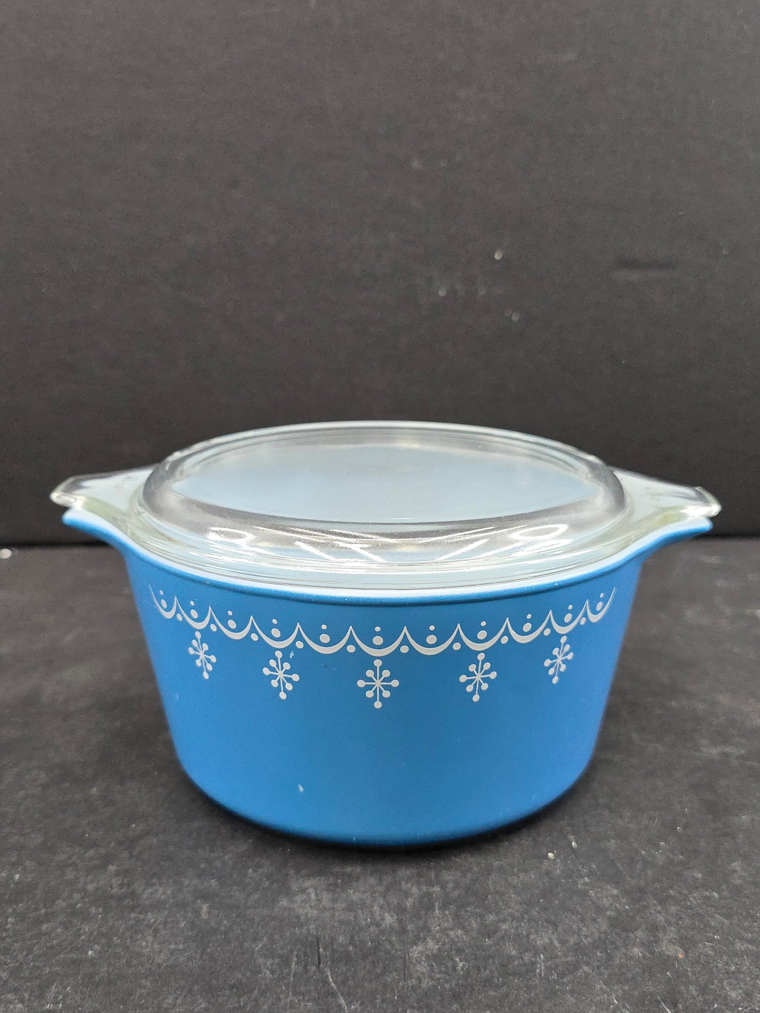 Pyrex Snowflake Pattern Casserole Vintage Pyrex Cinderella Round Casserole Dish Featuring The