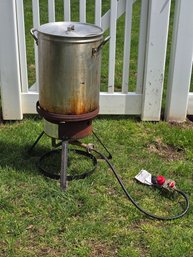 Propane-powered Outdoor Turkey Fryer Kit