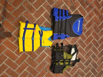 Lot Of 3 Lifevests