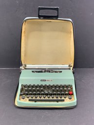 Vintage Olivetti Lettera 32 Portable Typewriter