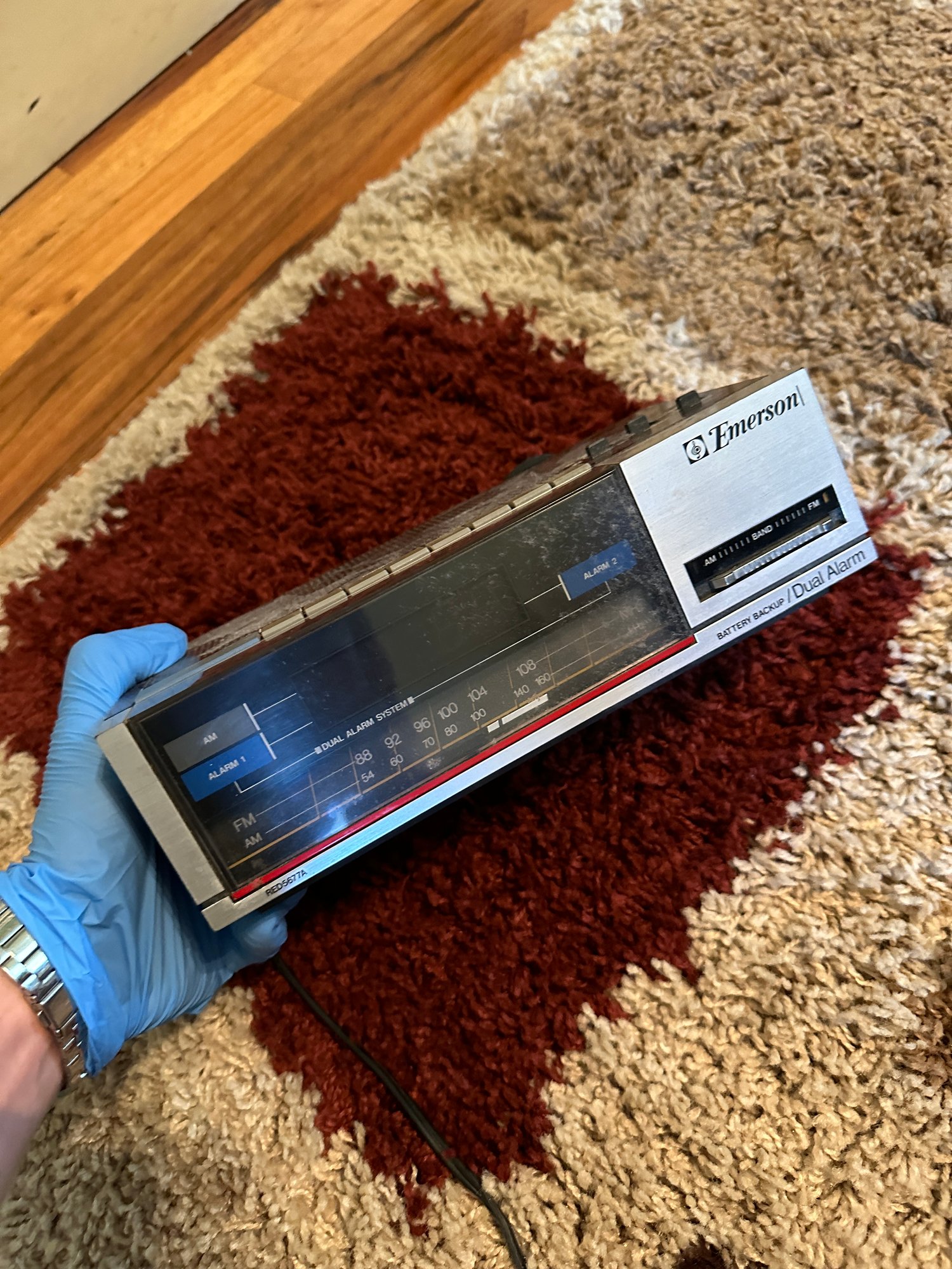 Vintage Emerson AM/FM Clock Radio Model RED5677 #15516 | Auctionninja.com