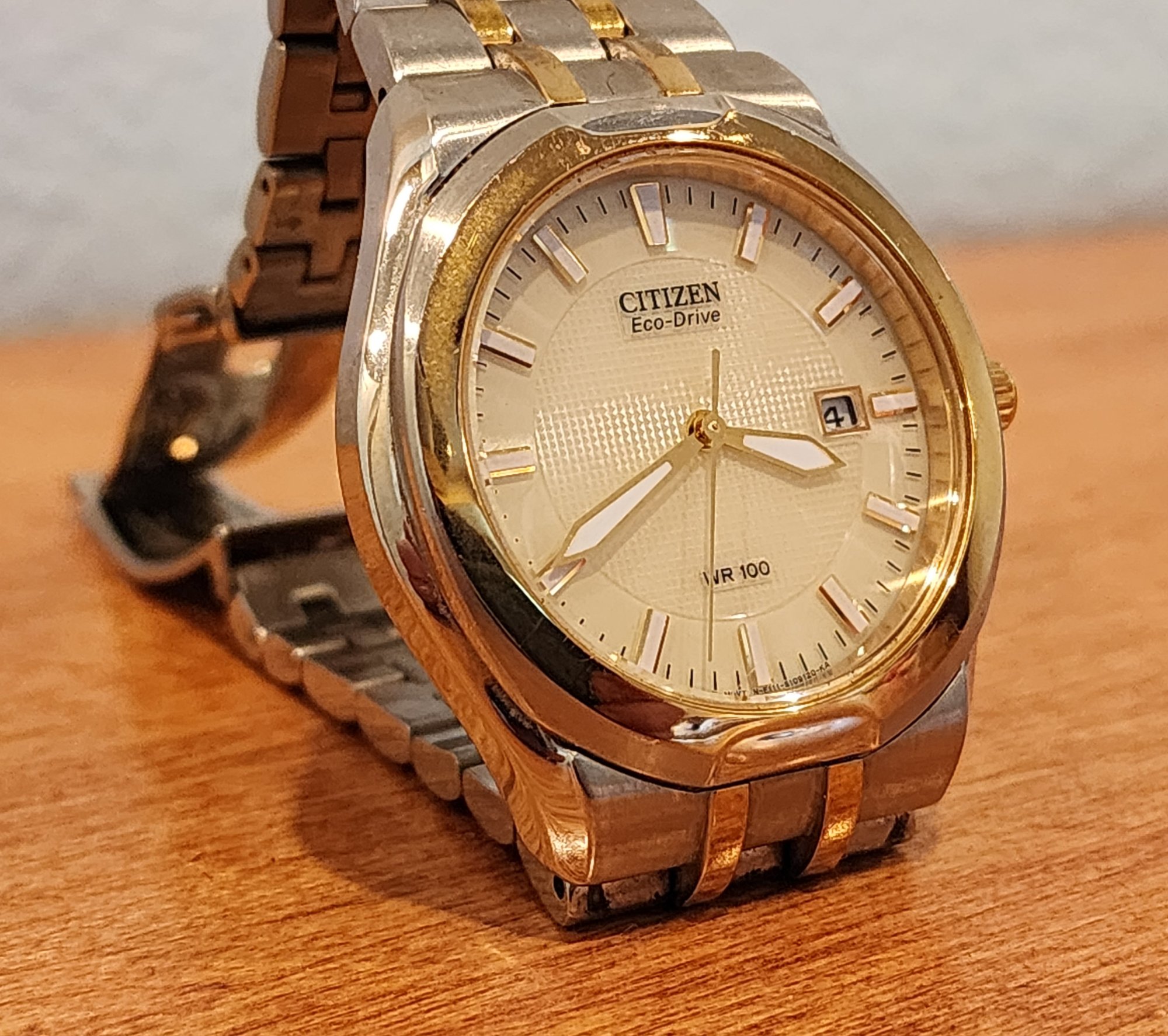 Vintage CITIZEN Eco Drive WR100 Two Tone Watch #10690 