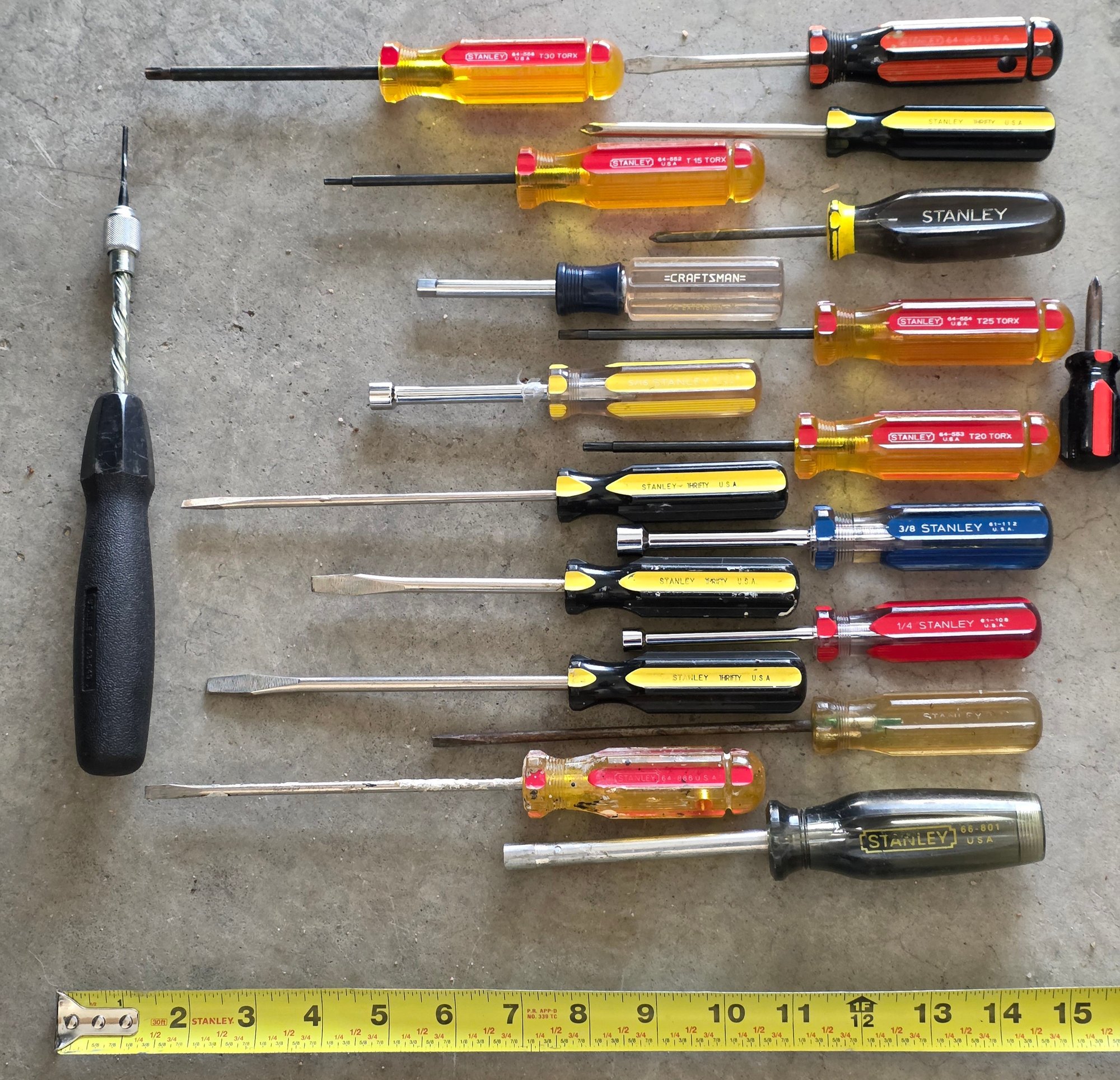 Large Assortment Of Screwdrivers #34589 | Auctionninja.com