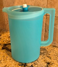 Vintage Tupperware Classic 2-quart Pitcher