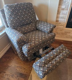 La-Z-Boy Custom Upholstered Multiposition Recliner Featuring Pillow Arms And A Pad-over-chaise Seat