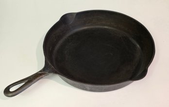 Vintage GRISWOLD Cast Iron Skillet