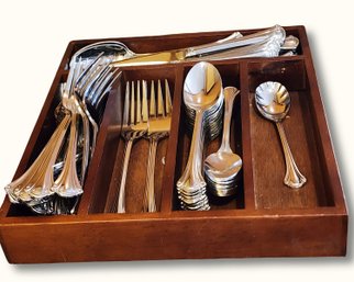 K17 Oneida Silver Plated Flatware Set With Wooden Storage Tray