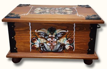 LR39 Vintage Swedish Kurbits Painted Wooden Storage Chest