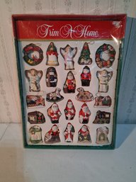 Vintage Trimmer Home 24-piece Christmas Ornaments
