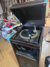 Edison Diamond Phonograph, Works! Plus A Box Of Records