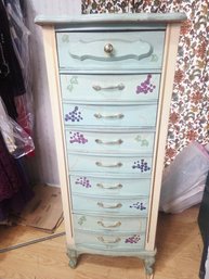 Gorgeous Dresser, Bonnet