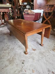 Drop-leaf Coffee Table With Turned Legs
