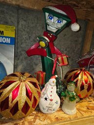 1998 Telco Frank E. Post Singing Christmas Lamp Post With Some Christmas Decor