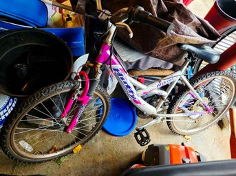 Silver And Pink Huffy Rival Women's/girls' Mountain Bicycle