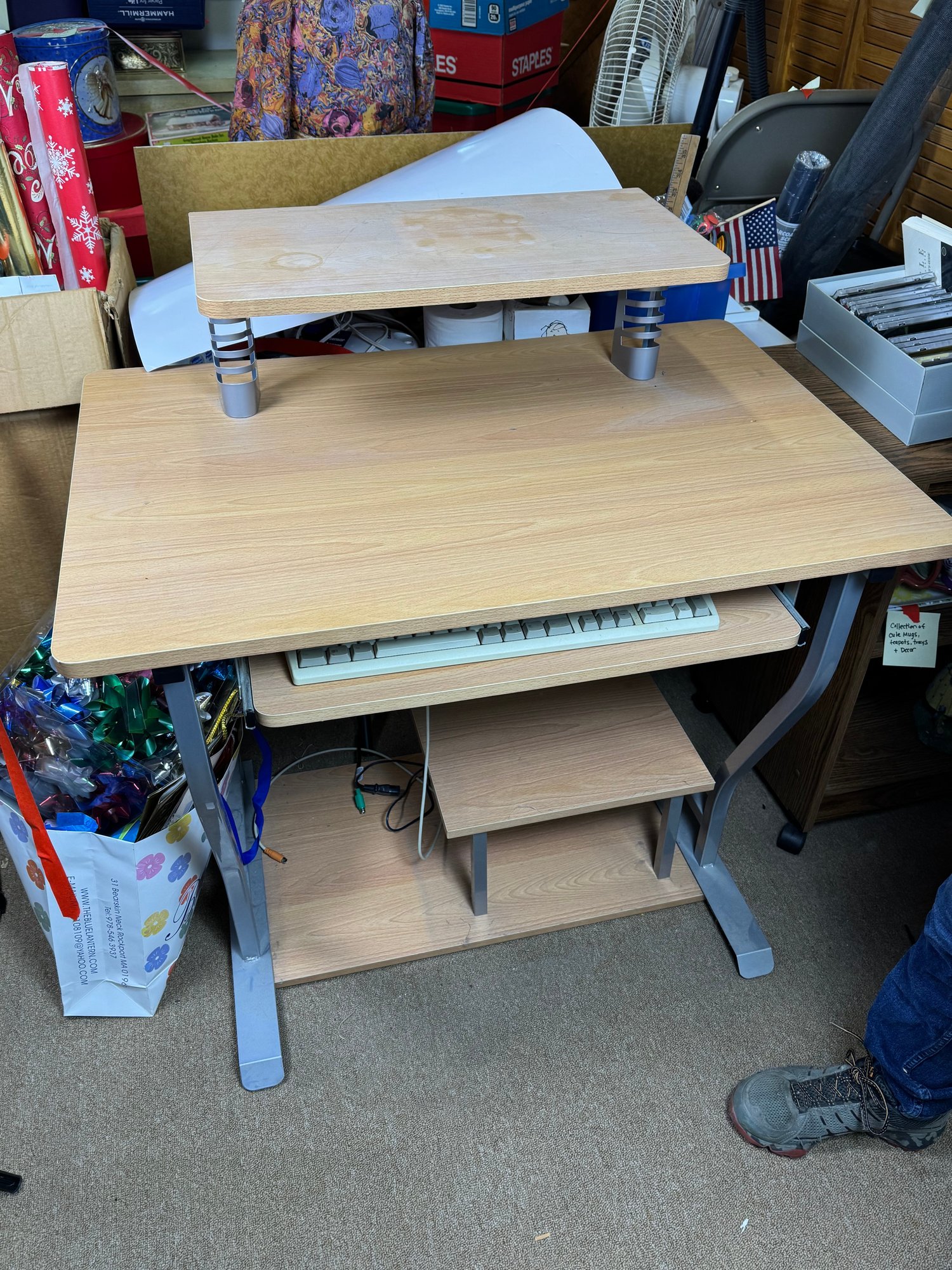 COMPUTER DESK, LOCATED IN BASEMENT (G317) #32900 | Auctionninja.com