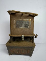 ANTIQUE CAST IRON SAD IRON HEATER (75B)
